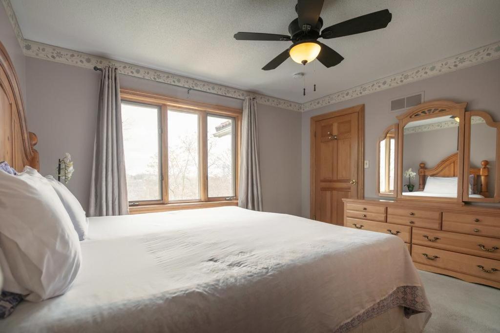 Villa Alexandrea Niagara Falls Exterior photo